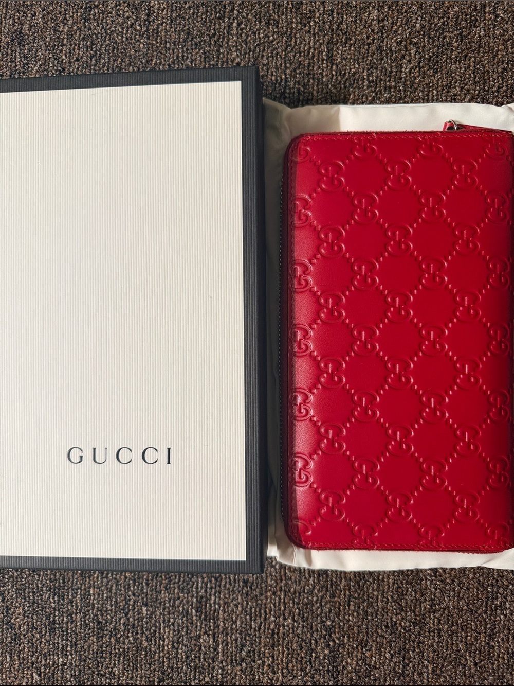 Gucci Red Quilted Signature Zip Wallet
